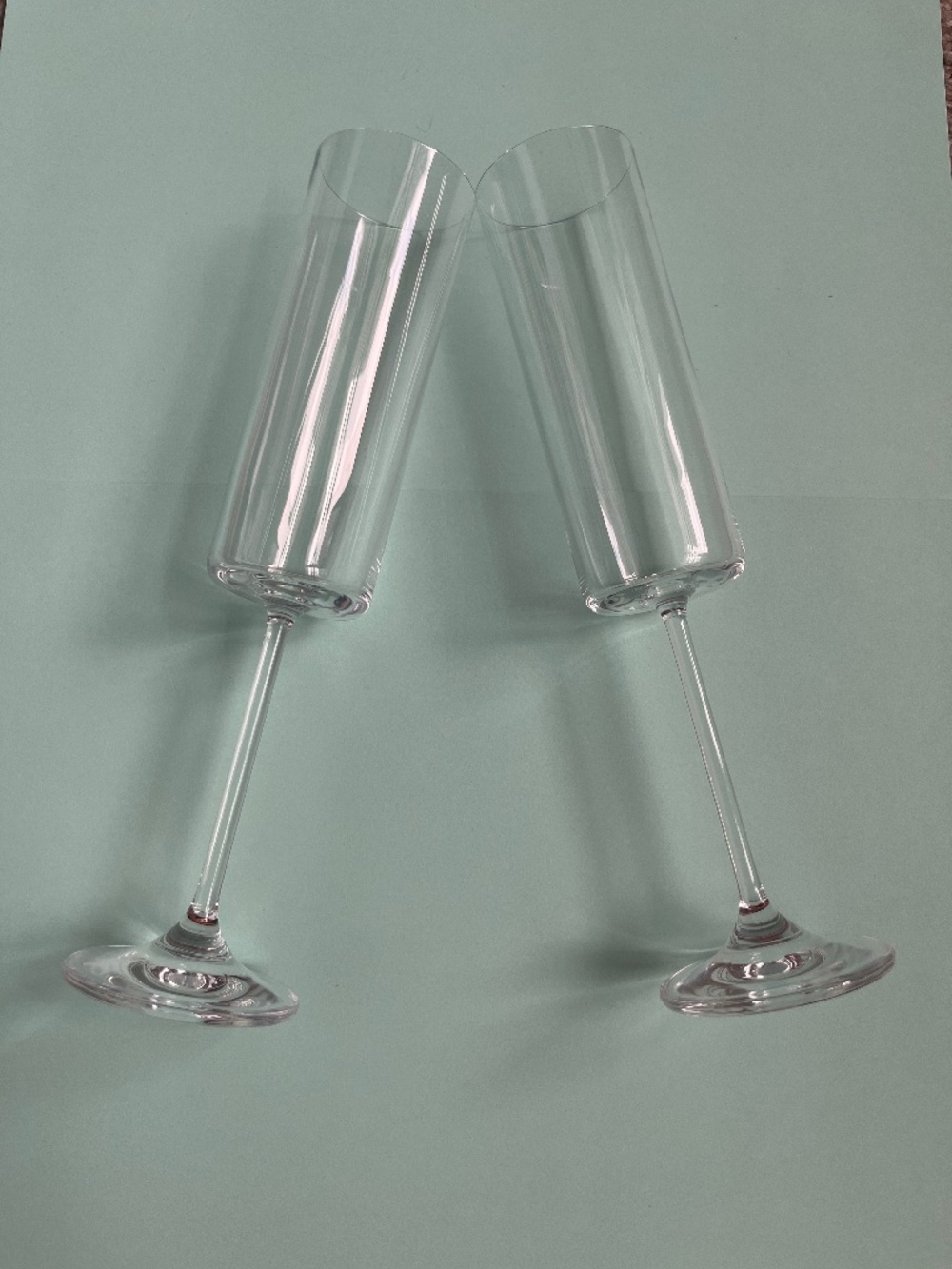 2 JoyJolt champagne glasses